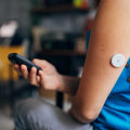 How to Use a Smartphone-Based Glucose Monitoring System Correctly